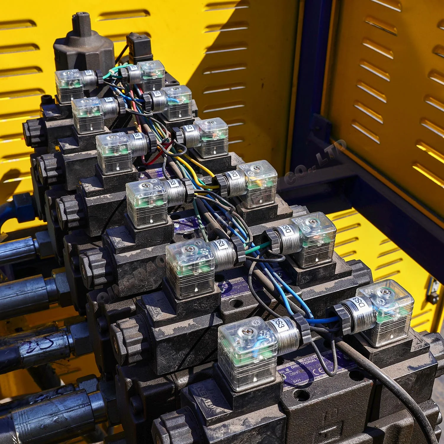 QT10-15 PLC control Siemens motor high tech concrete cement automatic operation Pave Block making machine