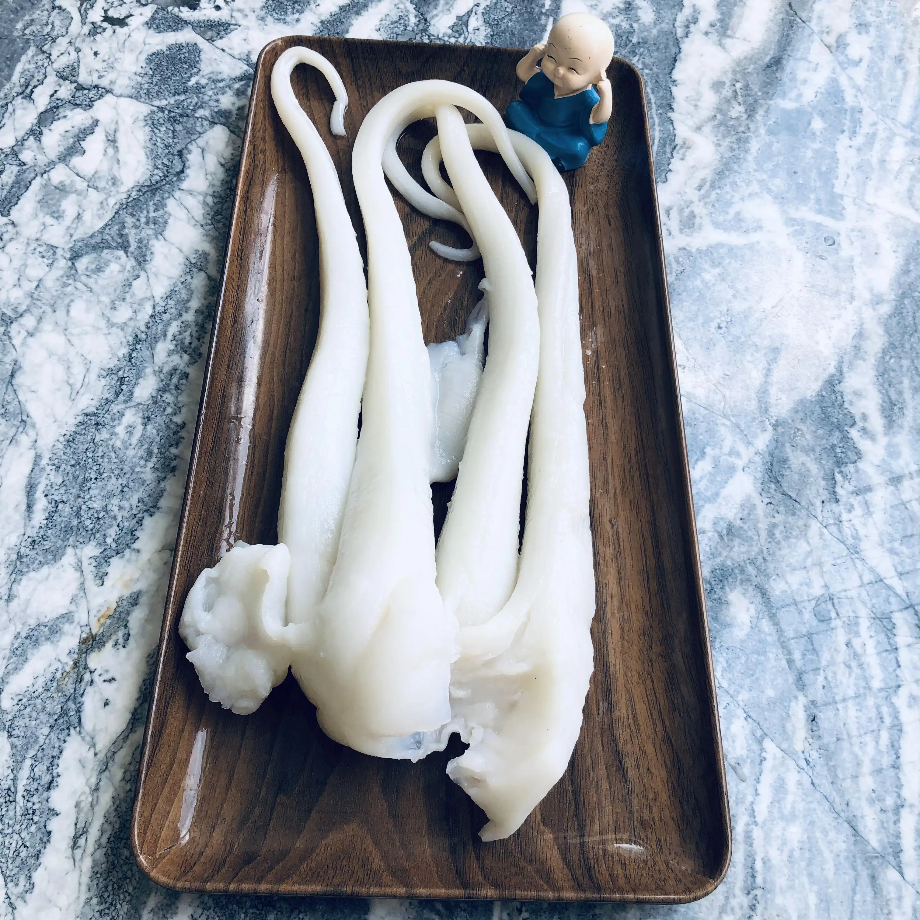 Frozen Cooked Pure Giant Squid Big Tentacles 400-700g per pcs BQF 900g on plate