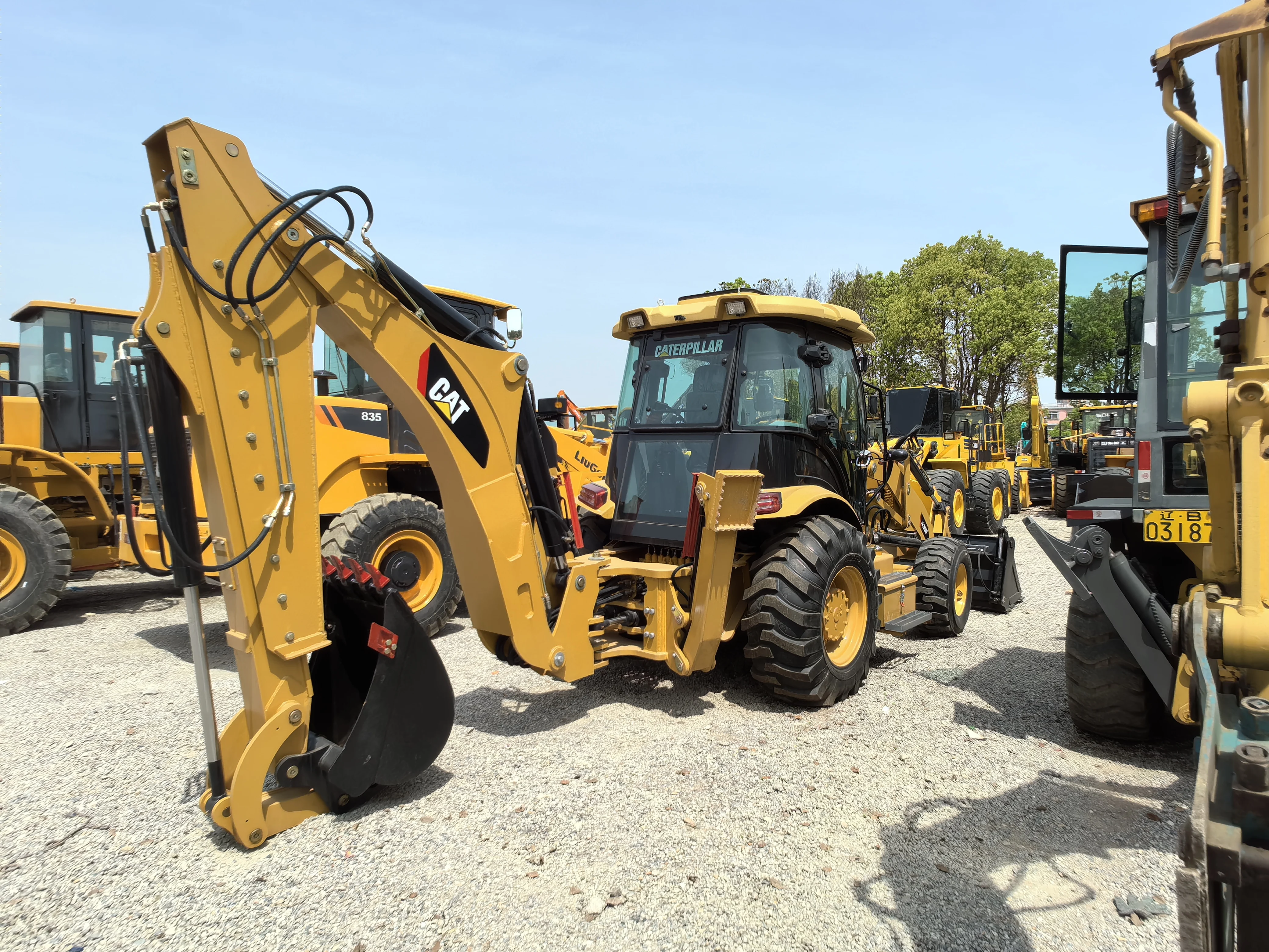 Хорошее качество Подержанный экскаваторный погрузчик Caterpillar 420F автомобиль в хорошем состоянии и хорошо продается дома за рубежом.