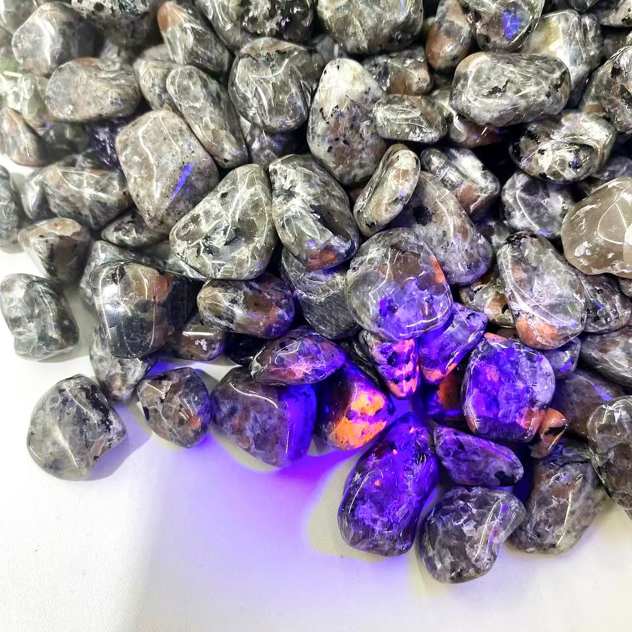 Natural Crystal Healing Stone Energy Quartz Gravel Yooperlite Tumbled Stone for Home Decorate