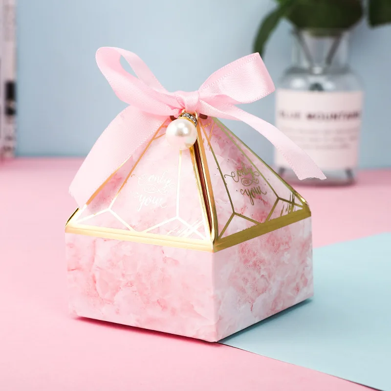 wholesale price luxury pyramidal shape wedding favour candy box with pearl and ribbon deco