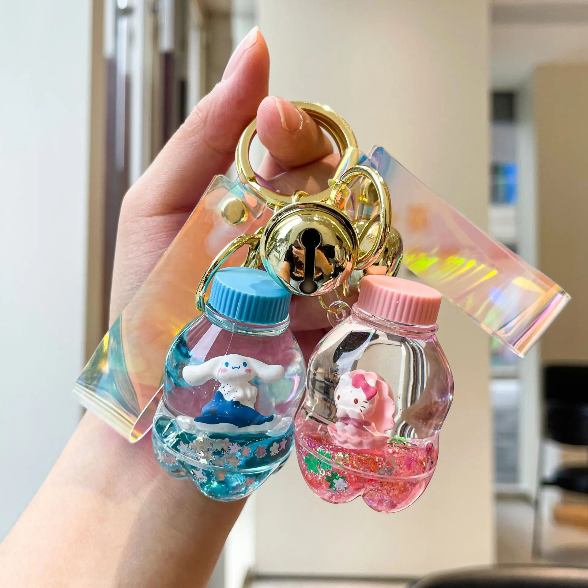 Lilangda Free Sample Cute Pvc Doll Acrylic Fidget Shaker Glitter Encapsulated Floating Filled Oil Water Liquid Keychain Keyring
