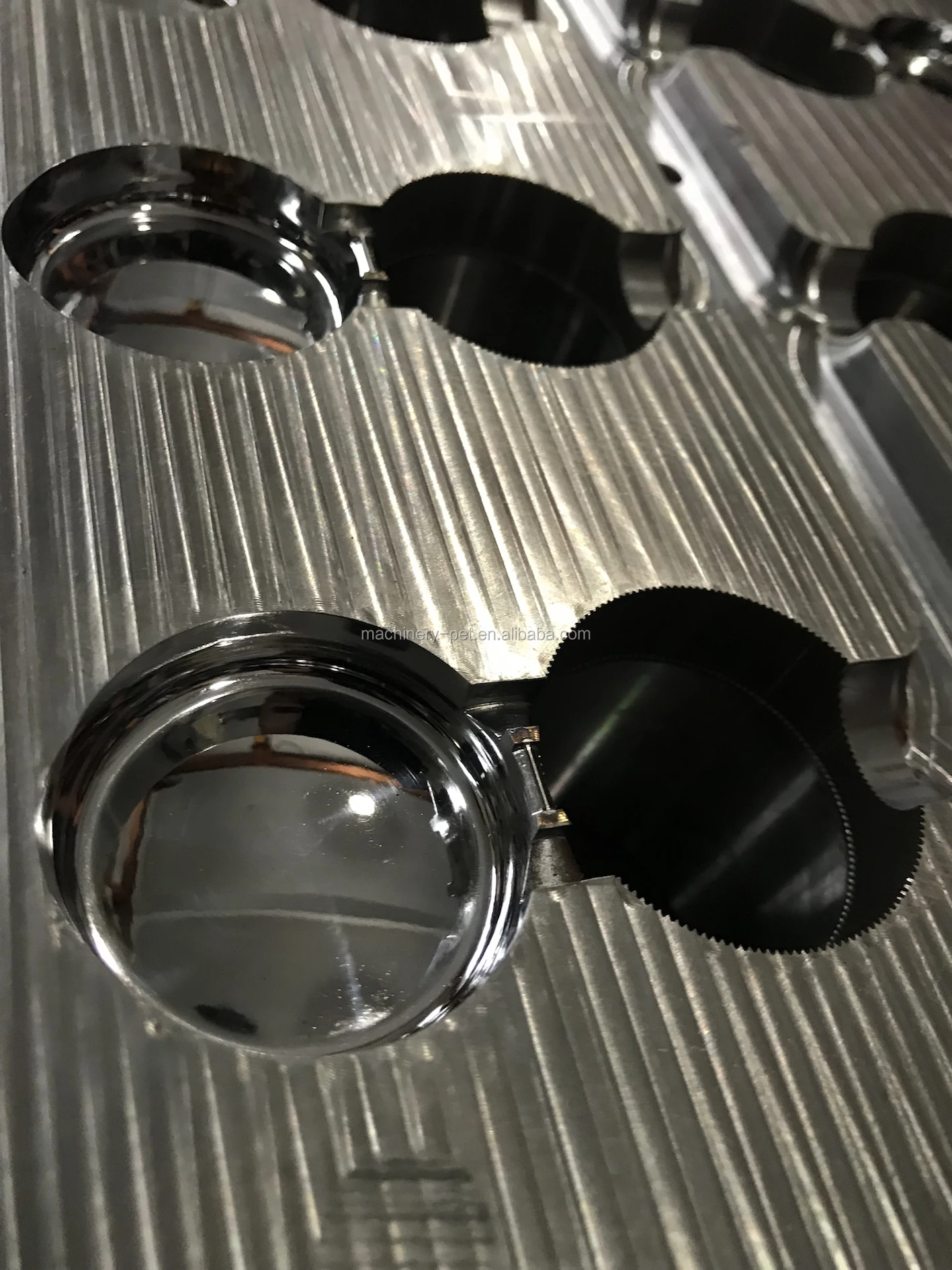 20mm 24mm 28mm Plastic Flip Top Cap Mold for bottle made in China