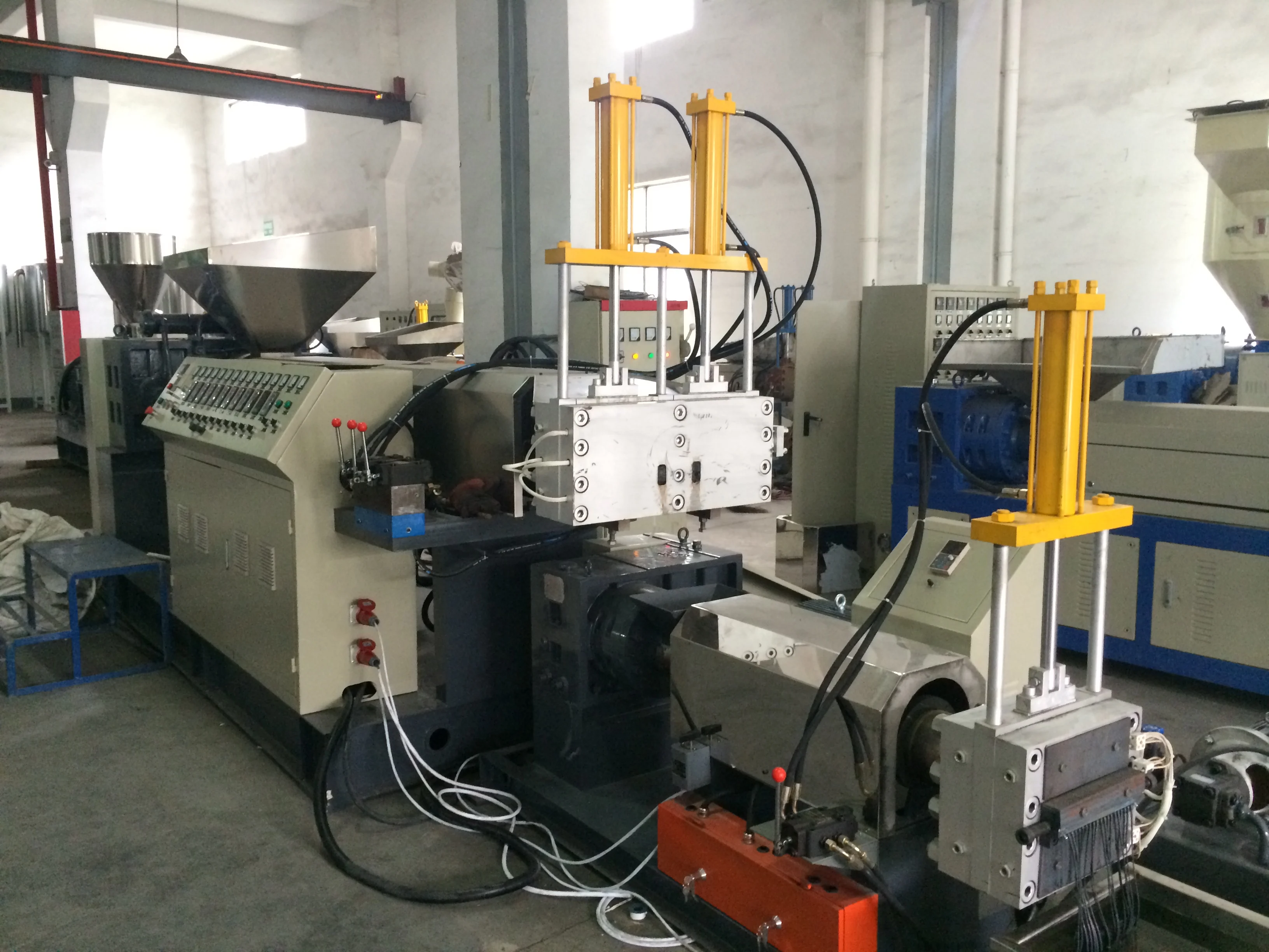 Pp Pe Pet Pelletize Cutter The Water Strips Into Grains For Recycle Plastic Milling Granulator