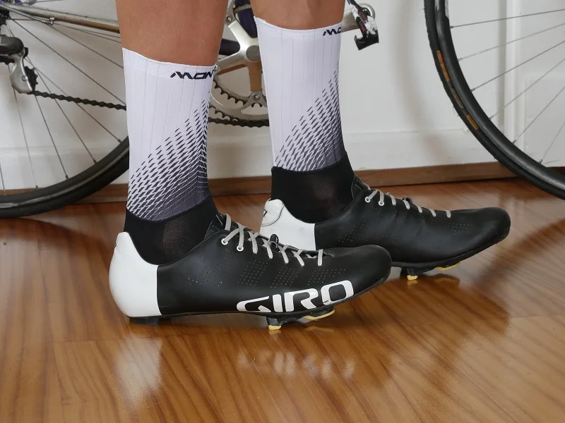MONTON Custom Aero grip Mid Calf Cycling Socks Mens Women Wholesale Sports Running Crew High Stretch Bike Socks