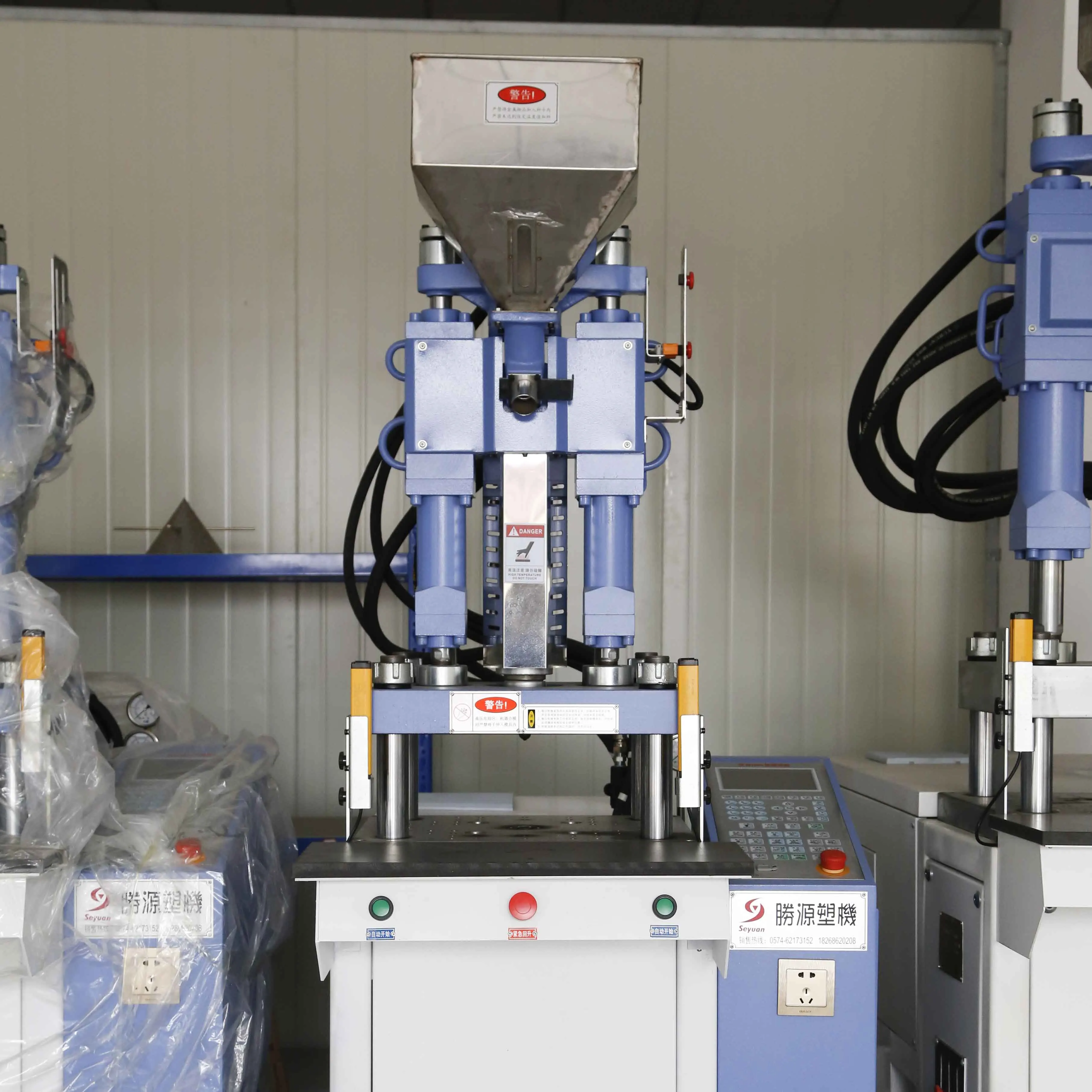 
Vertical plug injection molding making machine made in China 