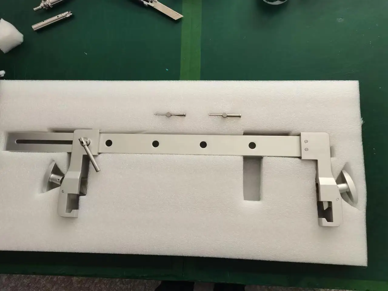 The universal attachment Head Frame Adapter A001 Mayfield to the operating table