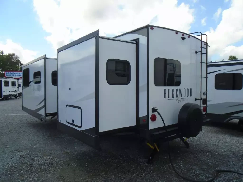 2024-2020 лесной речной туристический ПРИЦЕП RV Rockwood Ultra Lite 2608BS