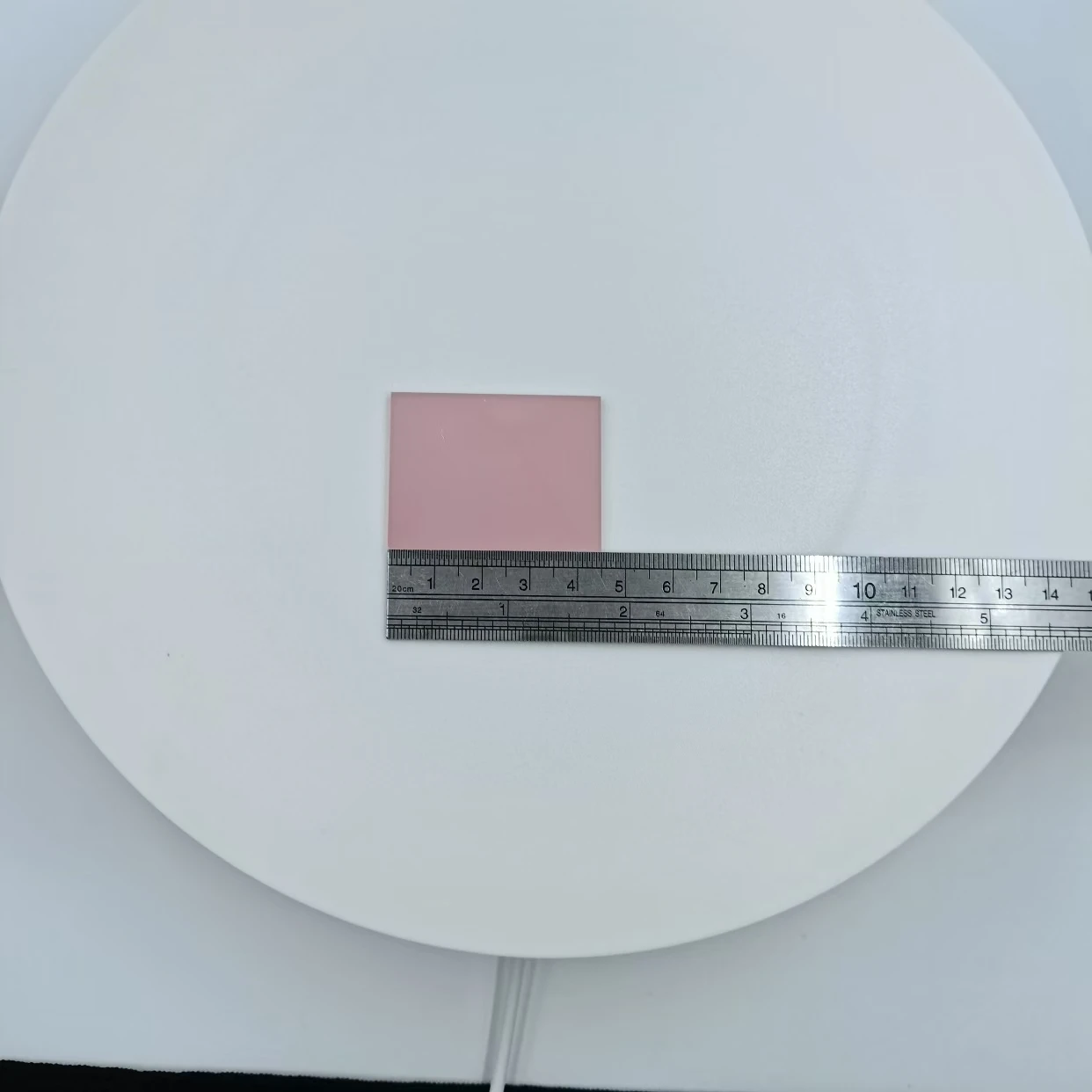 High quality color optical glass filters are widely used in the beauty industry and other industries