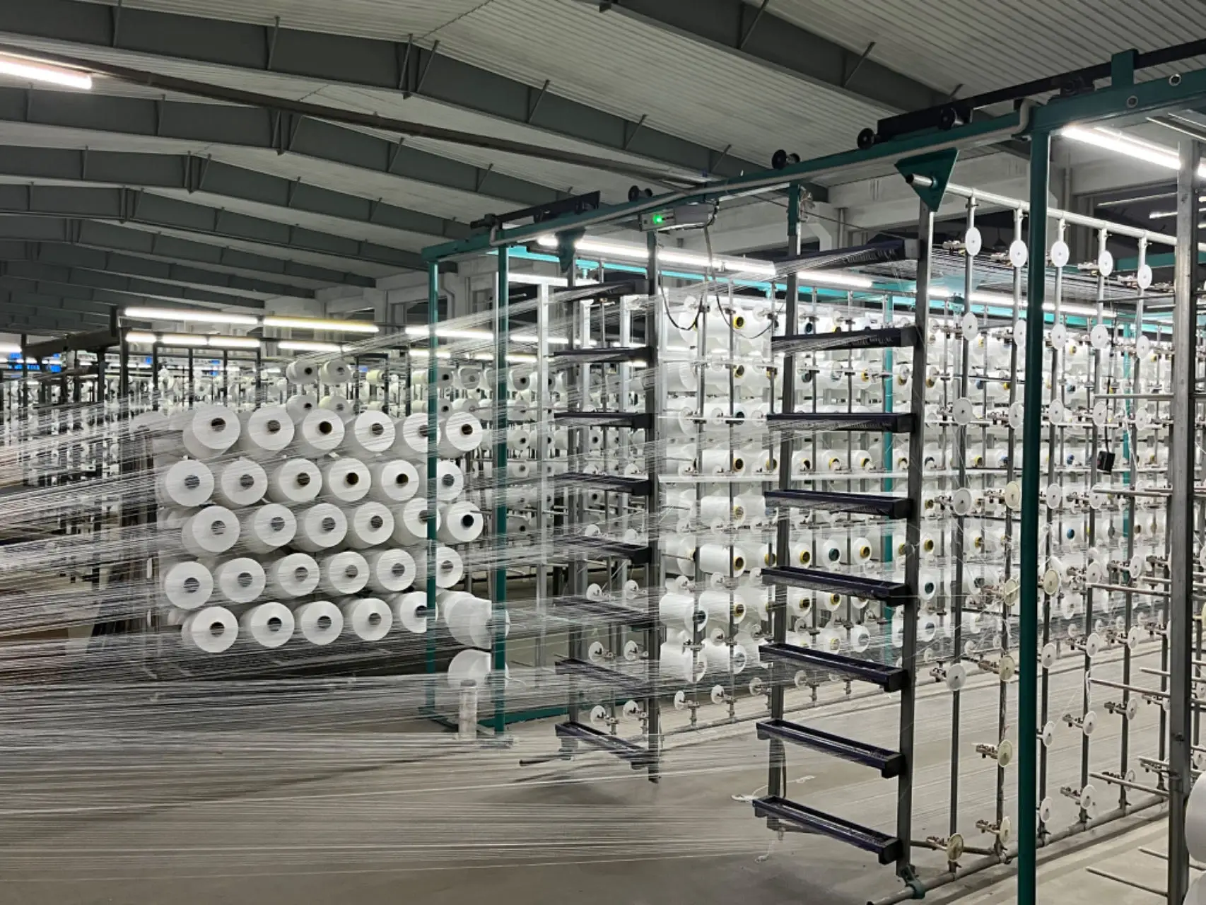 The factory delivers 100% polyester minimatt fabric directly