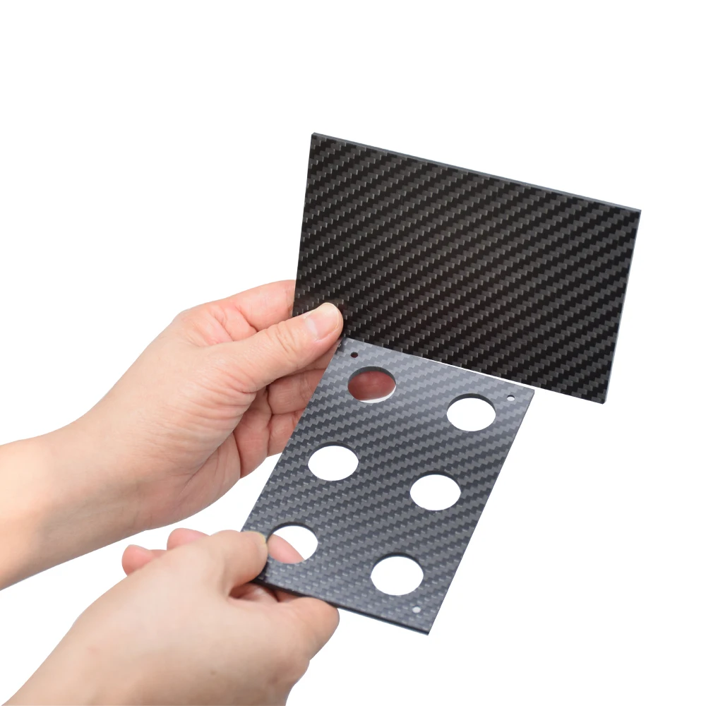 Изготовленные на заказ cnc резки 2*2 твилового переплетения листы для заднего экрана из углеродного волокна фрикционных шайб