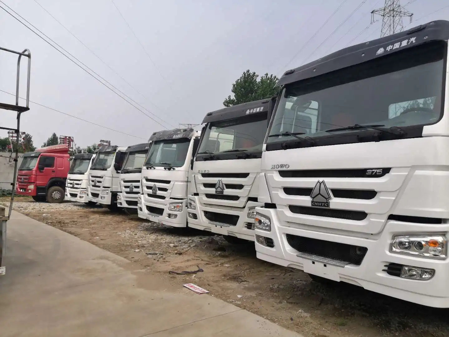 second hand used sinotruk Howo tractor truck head 6x4  8x4371375HP 420HP Dump Truck