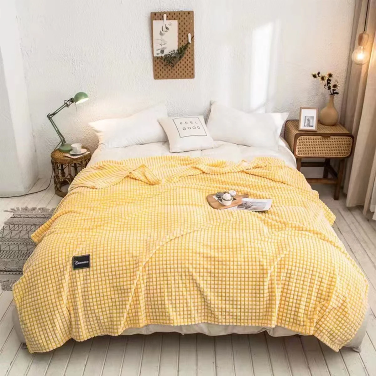 Wholesale Luxury Plaid Pattern Cozy  Fleece Bed Blanket Soft Throw Blanket  Custom Logo