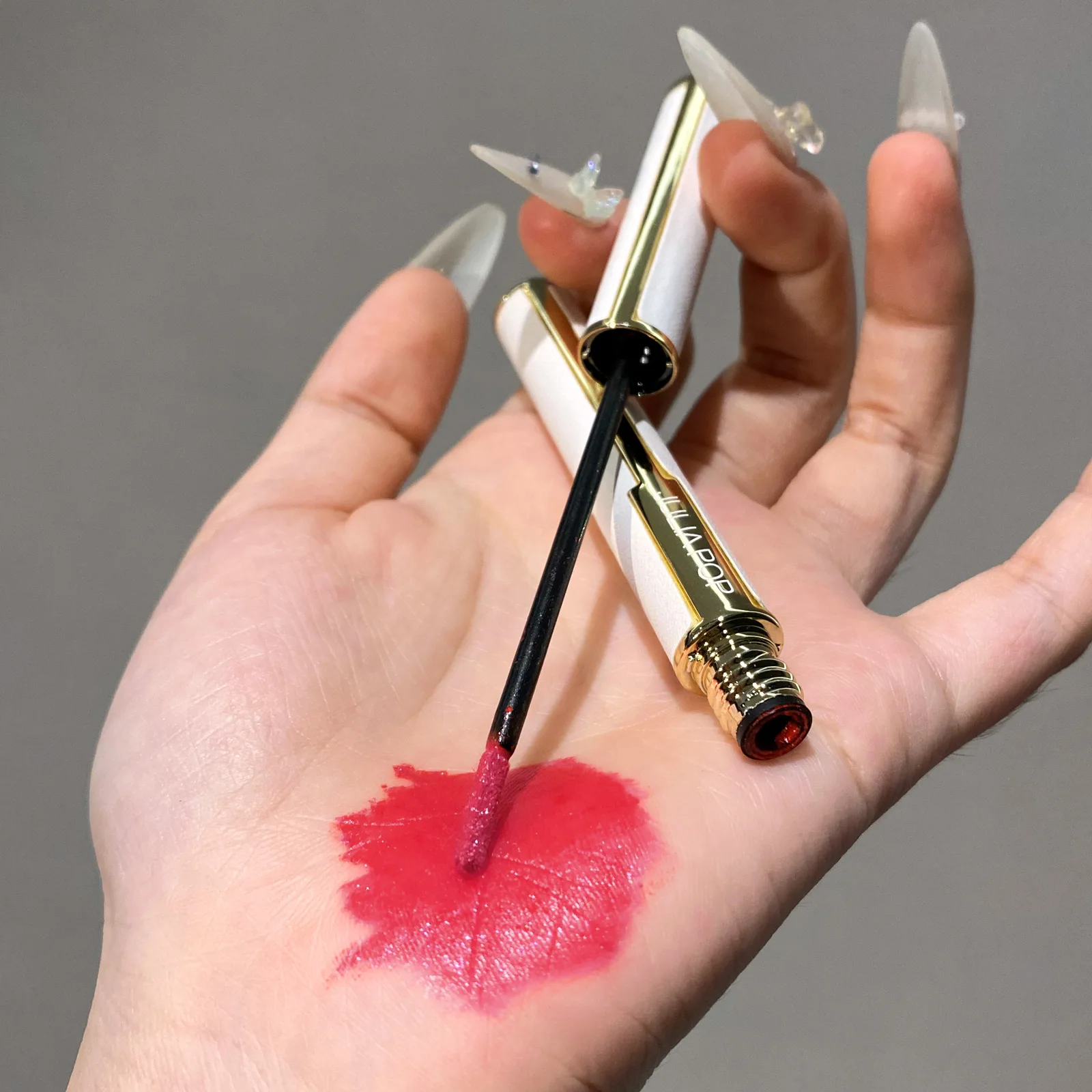 High-grade small white tube 8-color non-stick cup waterproof mirror moisturizing glitter lip glaze