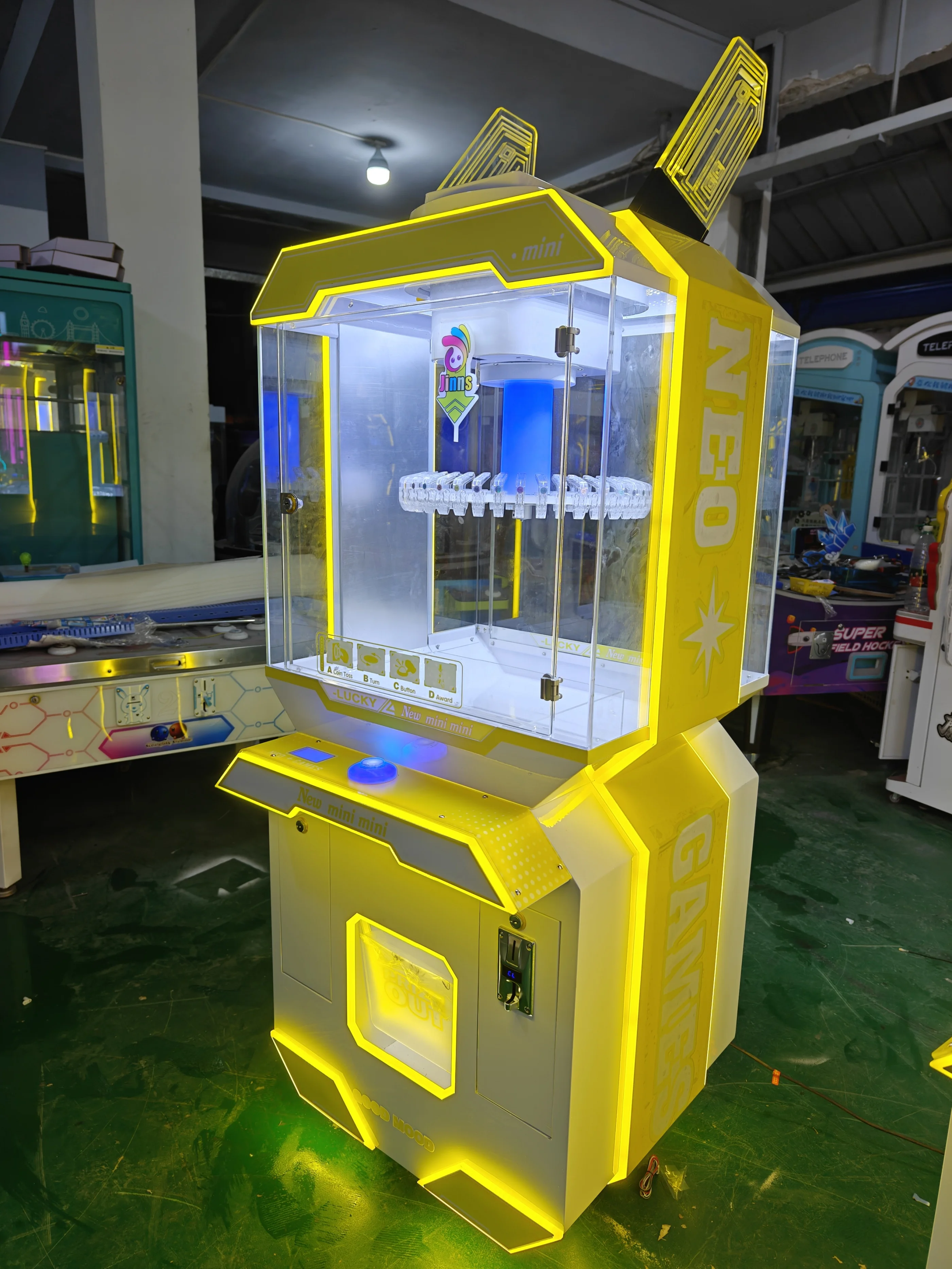 High quality clamp game machine gift prize machine Clamp Gift Game Machine for Game Centers and Amusement Parks