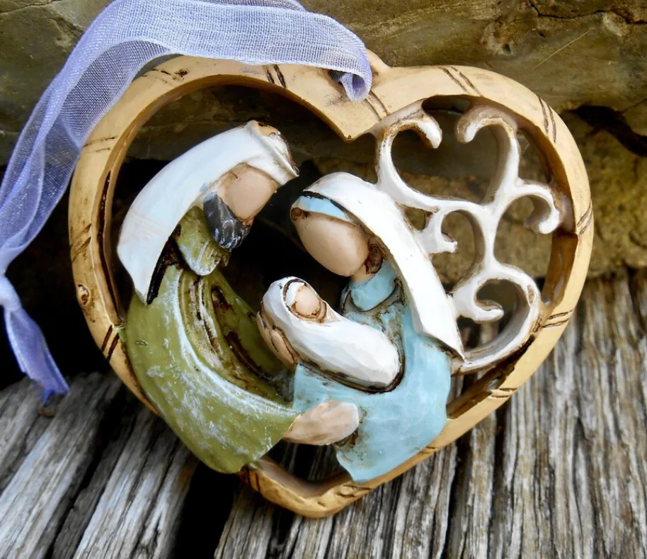Nativity Holy Family Christmas Resin Heart nativity