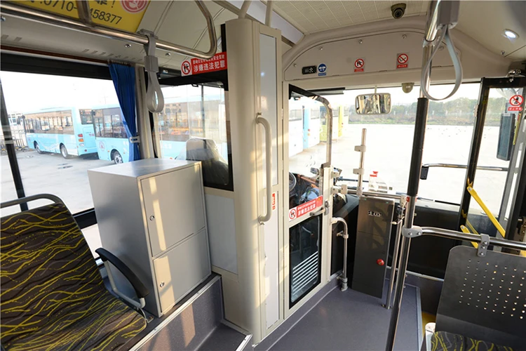 Environmental Left Hand Drive 16500Kg GVW 300Km Range 70 Seater Two Steps Tour Shuttle Electrical coach Bus