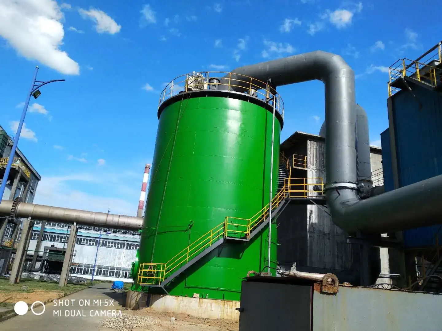 Tower type equipment for wet removal and purification of sulfur dioxide from industrial waste gas