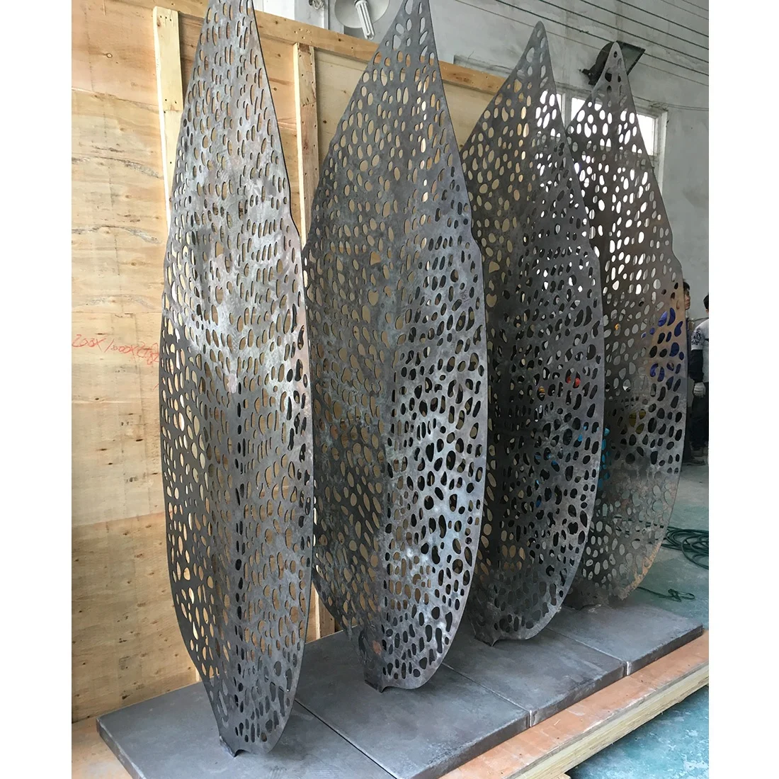 laser cut decorative privacy garden Free standing tree leaf design art pattern corten steel natural rust metal screen
