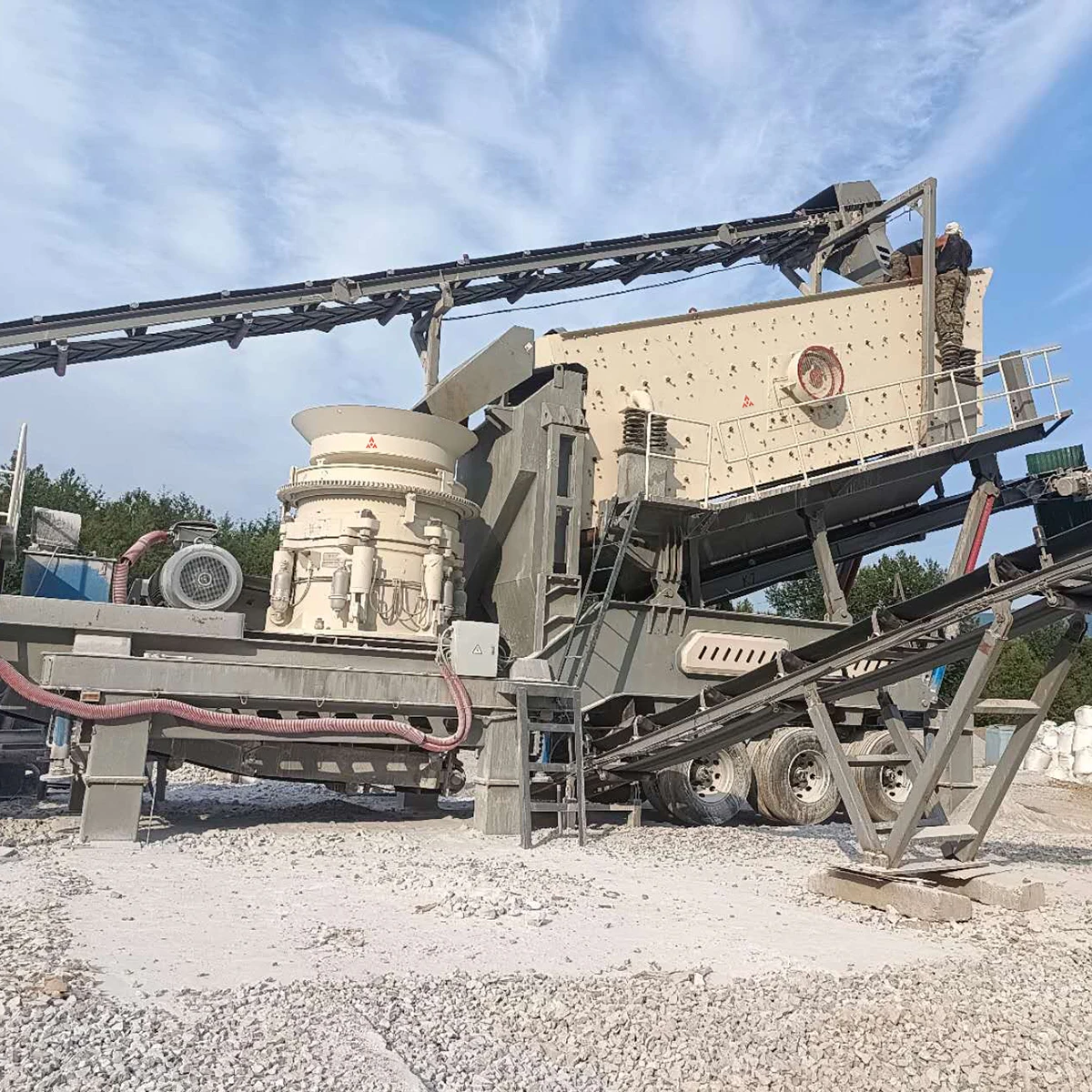 200tph Capacity Mining Quarry Granite Basalt Limestone Gravel Crushing Machine Price, Primary Concrete Rock Mobile Stone Crusher
