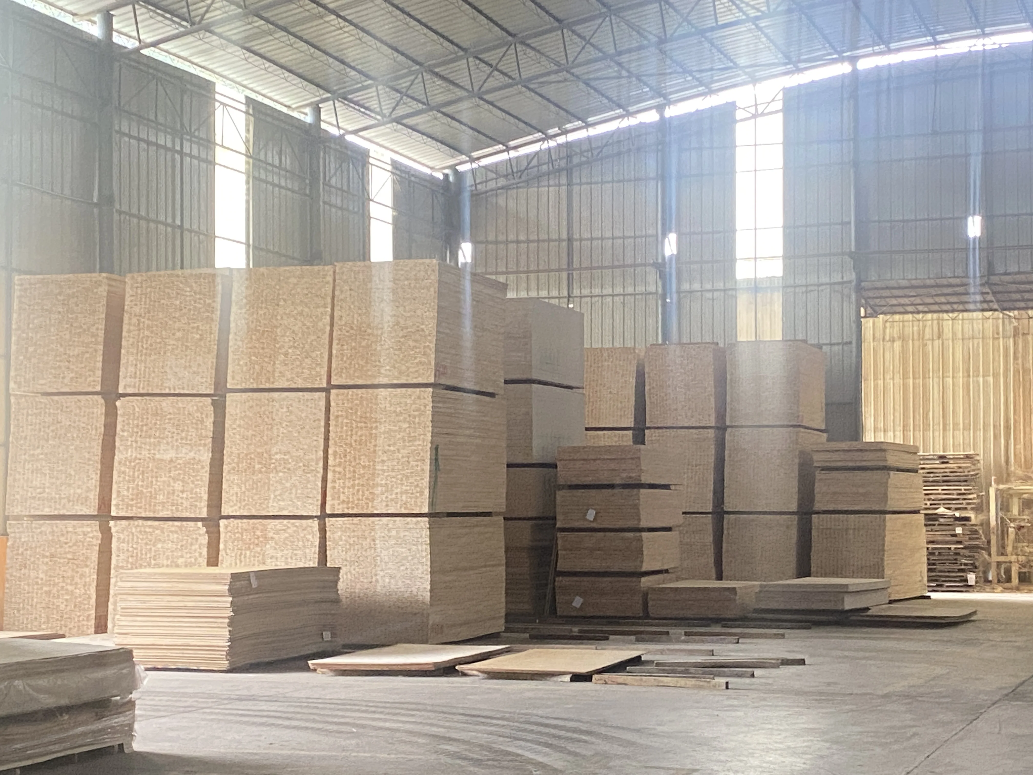 Wholesale Pine Wood Factory Hot Selling Construction Cedar Sawn Wood 2x4 Clear Pine Lumber