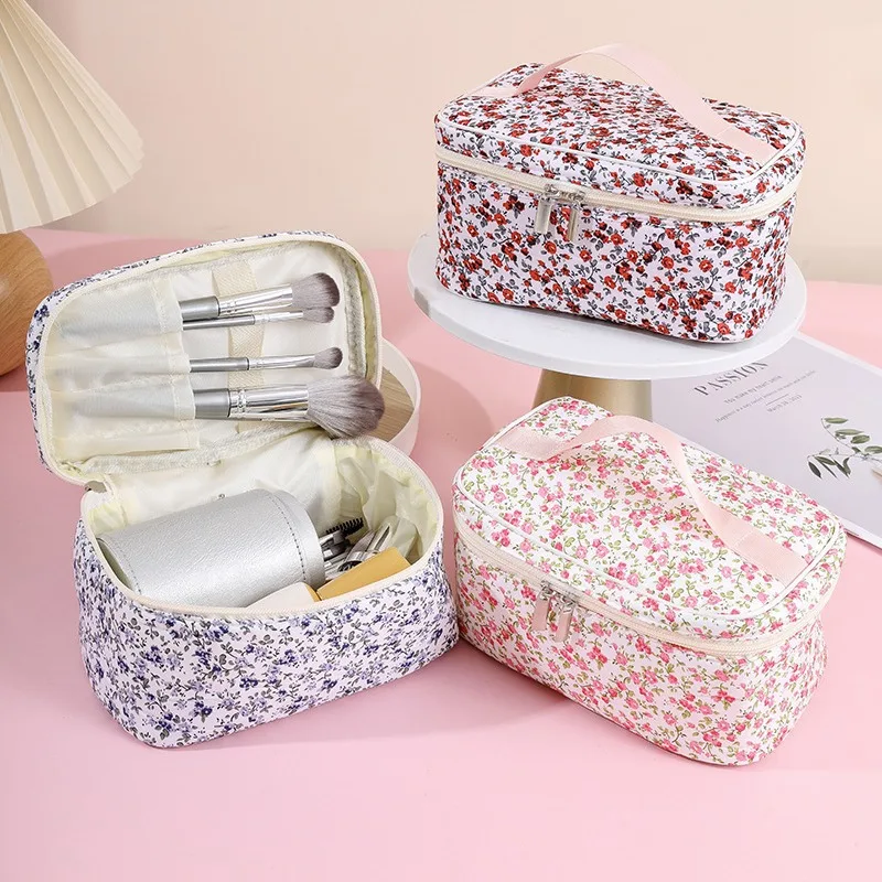 Eco Friendly Custom Floral quilted Cotton Cosmetic Makeup bag Make Up Toiletry puffy Travel Skincare Pouch Bag