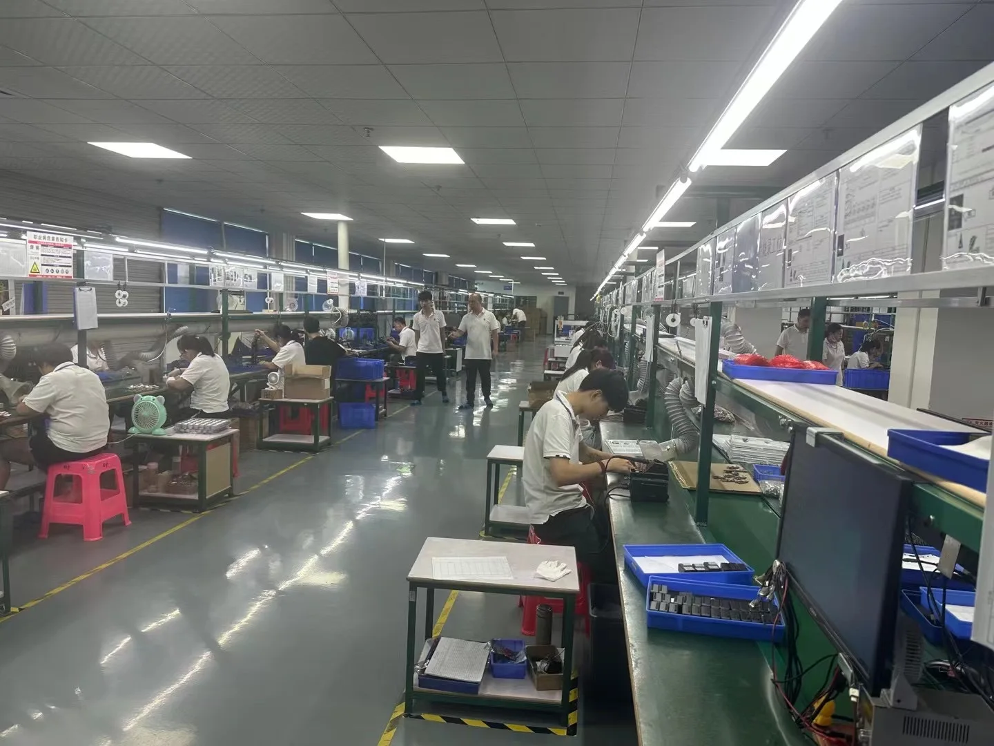 JY-T94-4G(WIFI version) Light sensing ultra-long standby intelligent vehicle positioning terminal