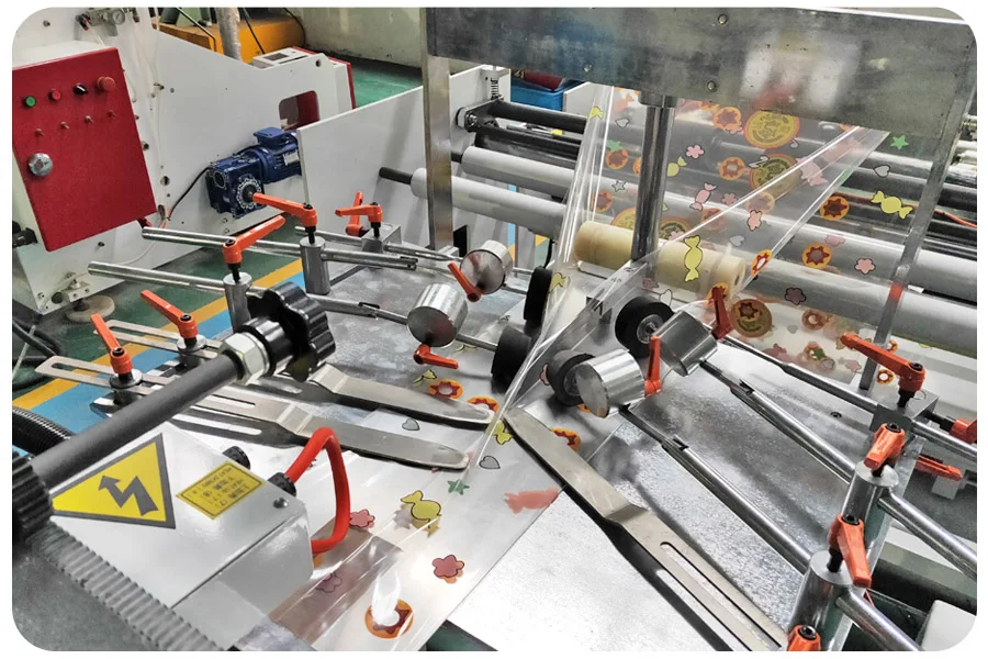 High speed center sealing bag stand up paper and plastic pouch bag making machine to make plastic snack bag