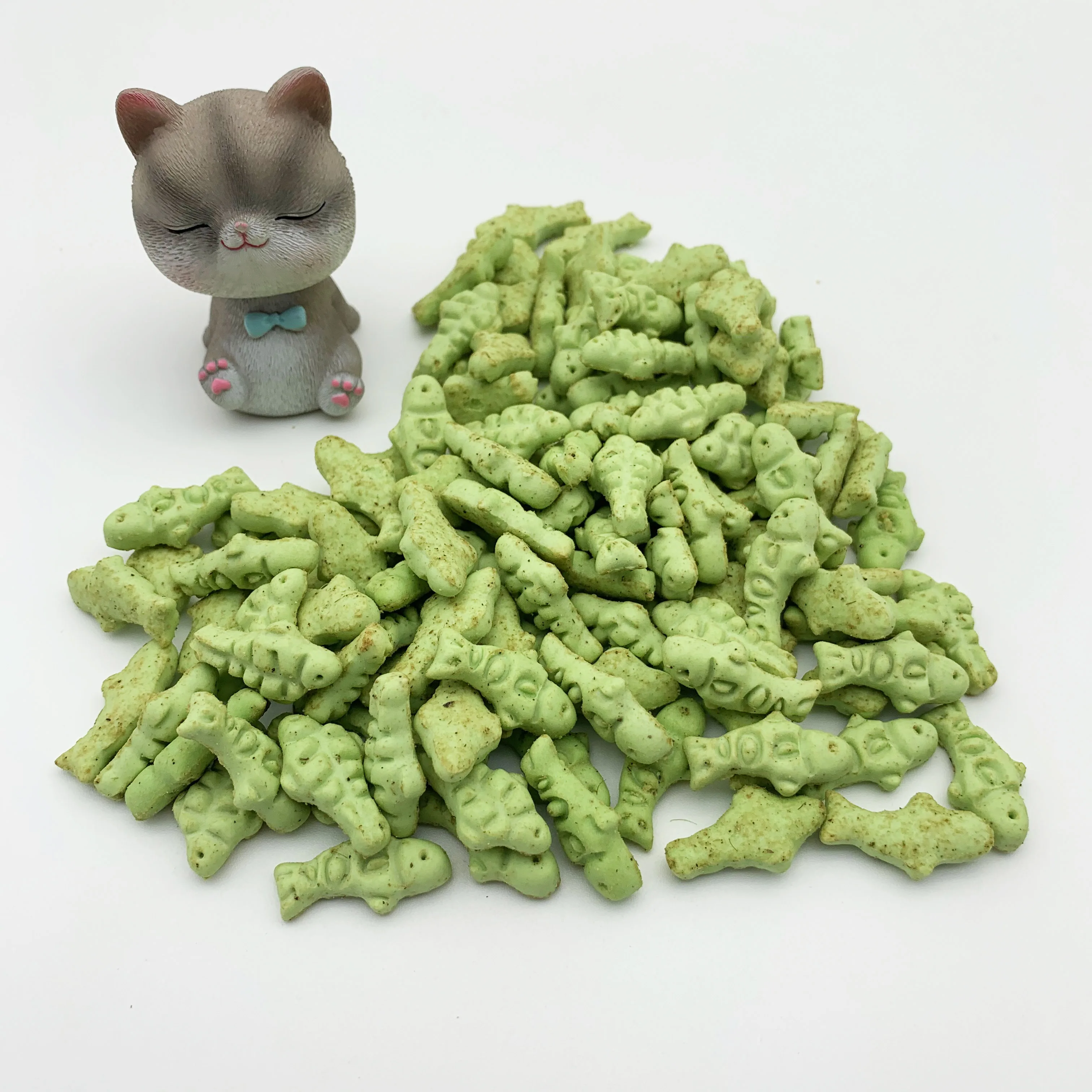 
Low calories cat treats mini biscuit in fish shape dry dog food pet snacks 