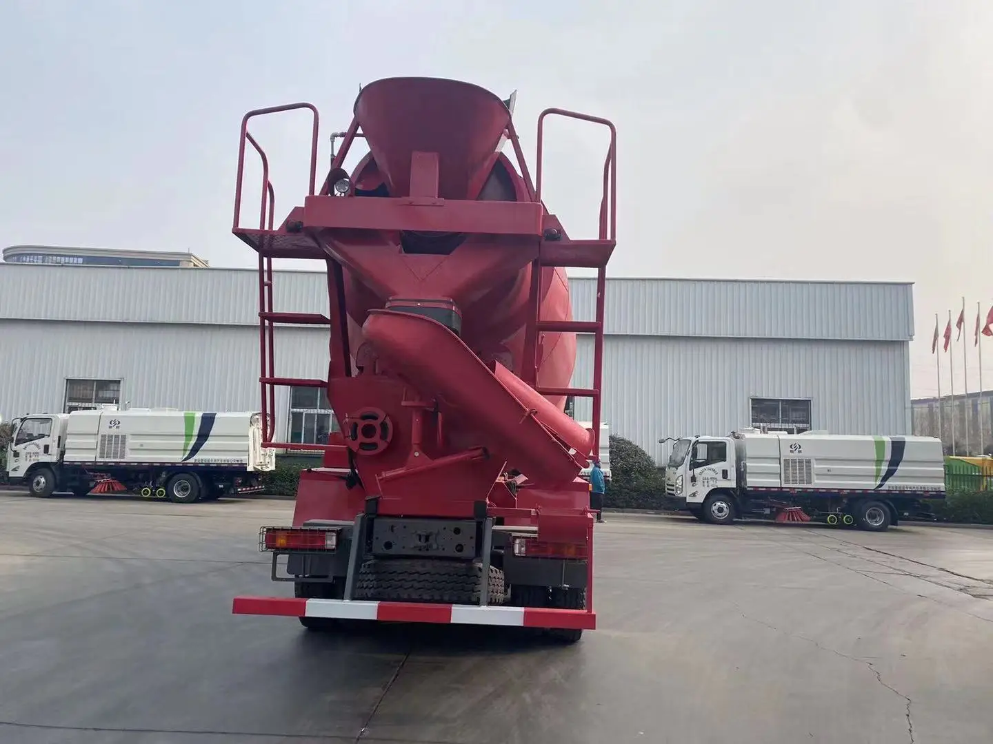 Howo Truck Price 10 Wheel 371hp SINOTRUK HOWO 10m3 Concrete Mixer
