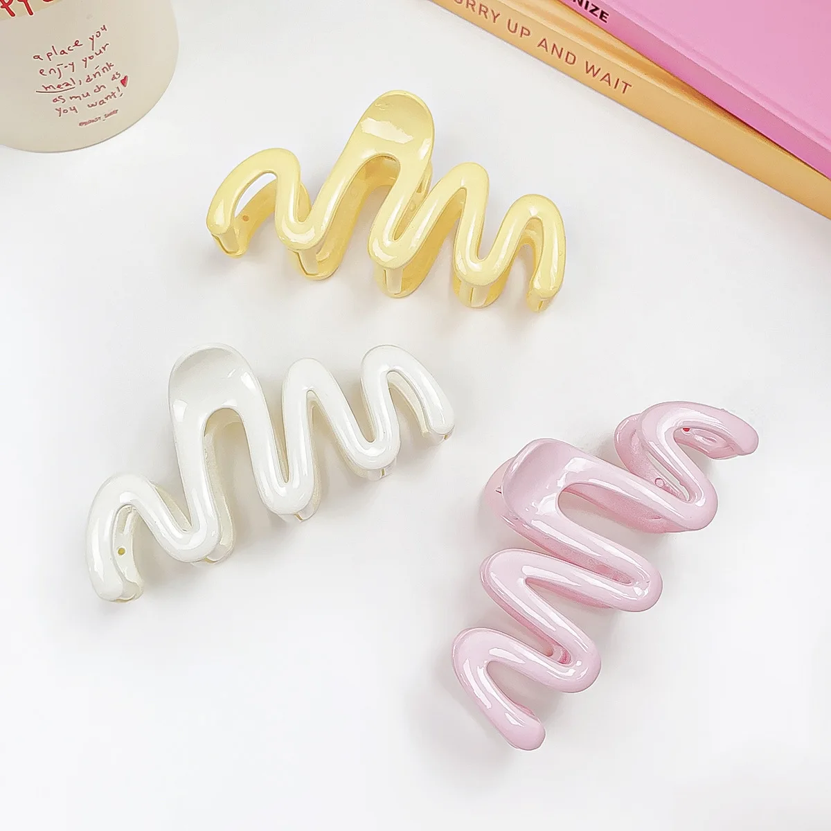 New Minimalist Style Cream Wave Shaped Hair Clip Cute Colorful Hair Fashion Large Shark Clip Hair Accessories
