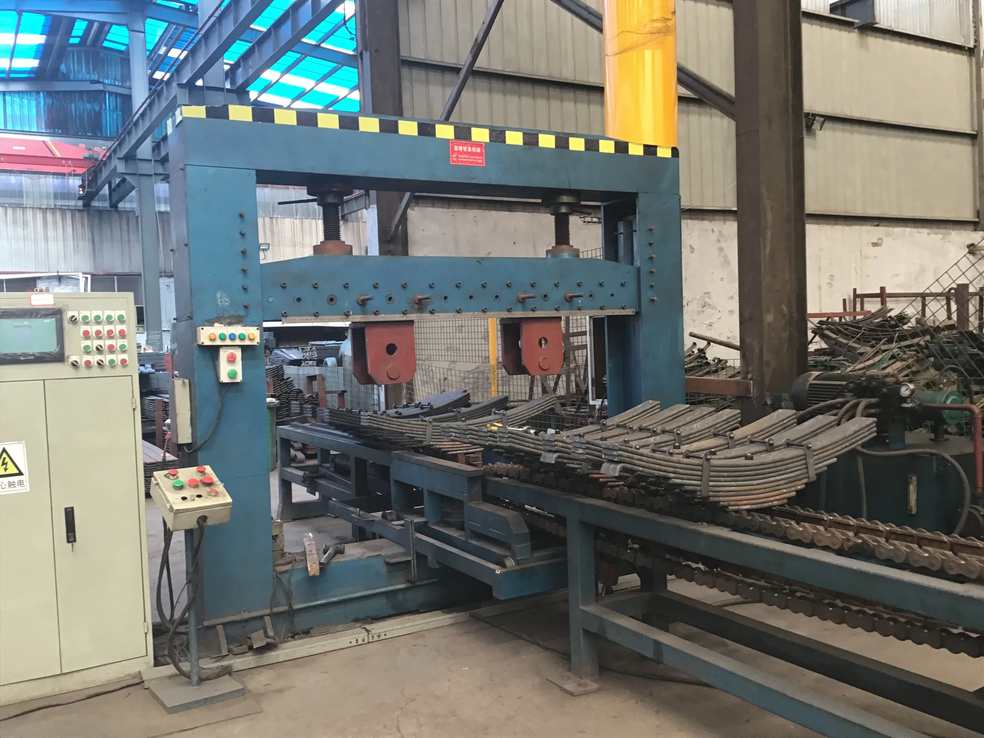 Production of 70*8*1200MM leaf spring for hyundai truck leaf spring