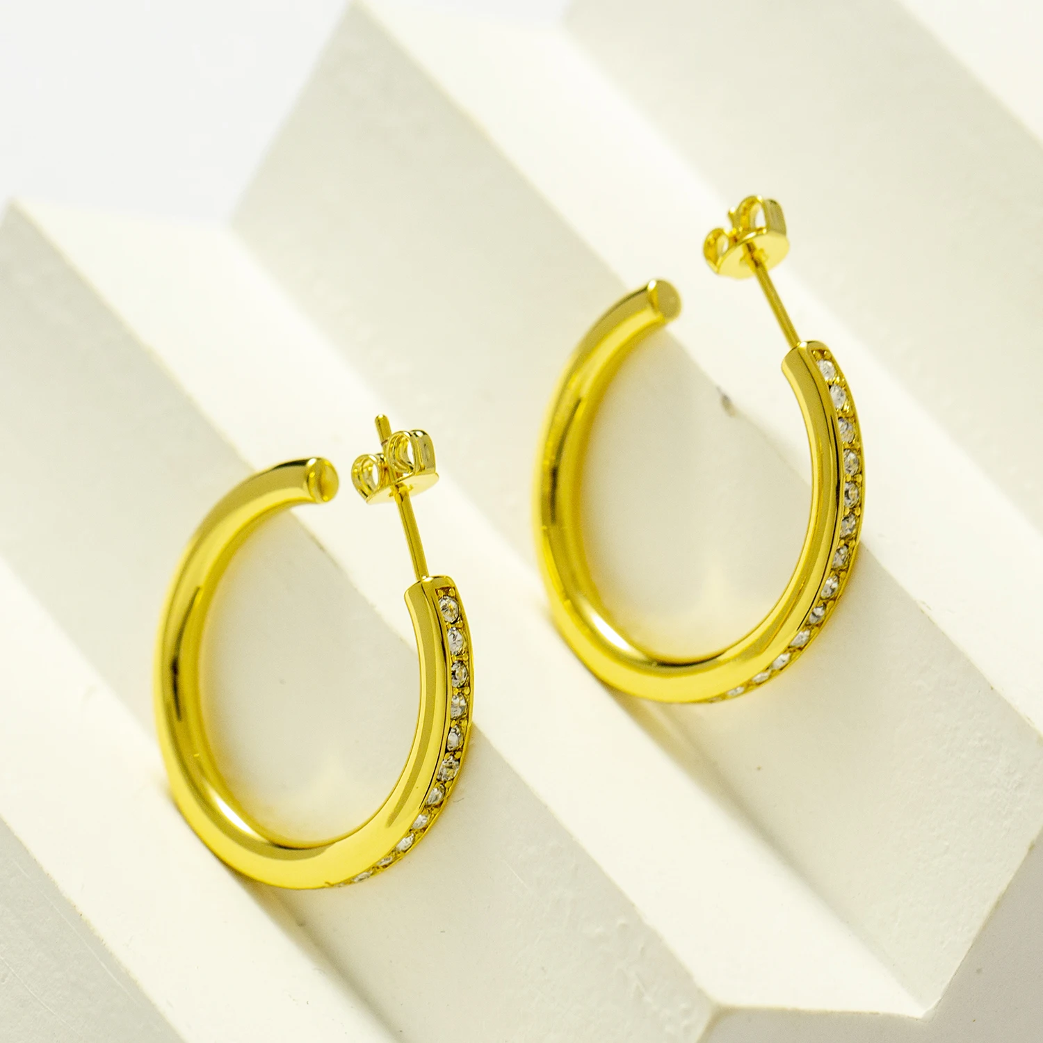 Best Selling Jewelry 18K Gold Plated Delicate Accessory Round Cut Crystal Diamond 925 Silver Stud Earrings for Women