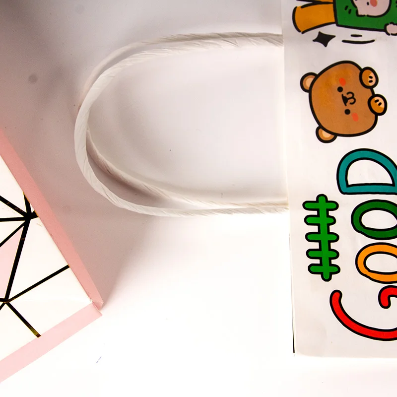 Cute Cartoon Printed Customized Kraft Paper Children Gift Shopping Bags Wholesale Tough Food Cake Drink Tote Paper Bags