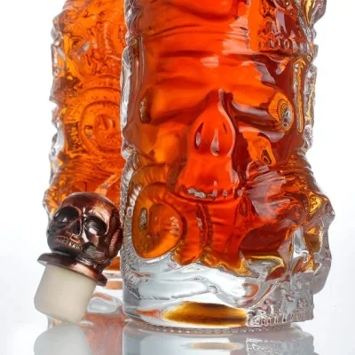 Custom Creative Fancy Glass Wine Bottles Decorative Medusa Skull Liquor Vodka Glass Bottle with Cork Stopper