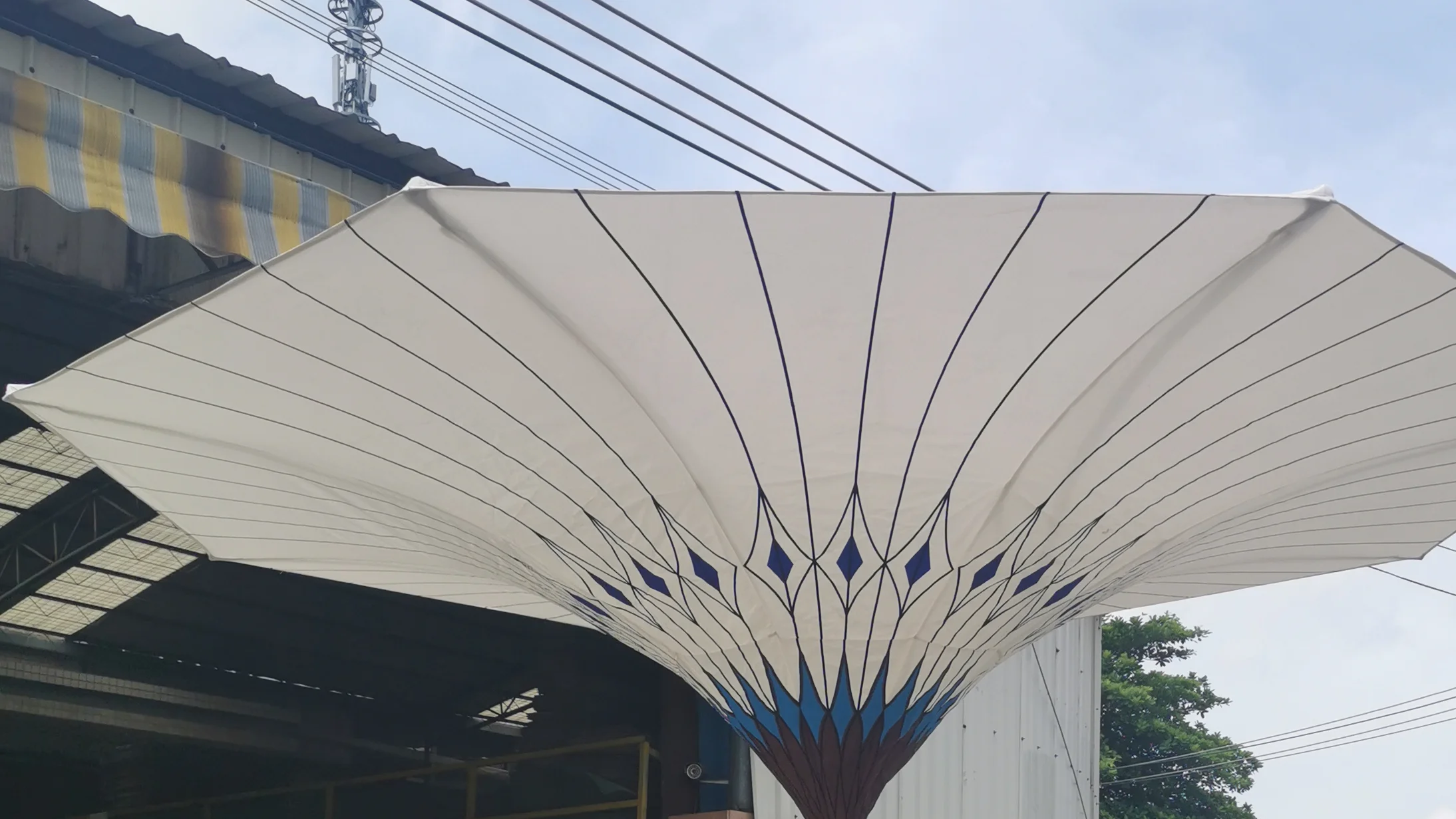 Fine Ocean UV Resistant Round Tulip Garden Line Pool Electric Umbrella With Led Parasol For Villa