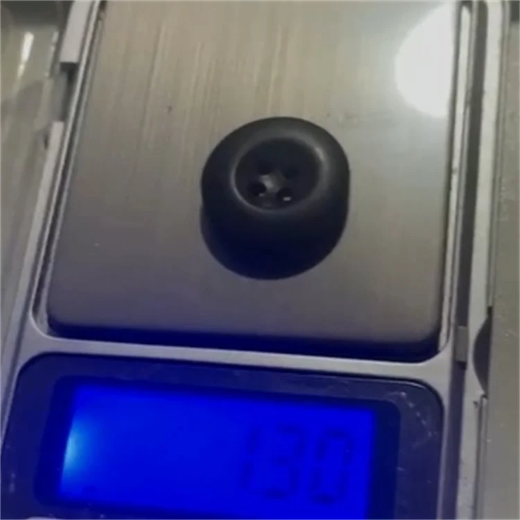 WT manufacturer wide edge 4 holes army green 19mm 30L resin button for garment