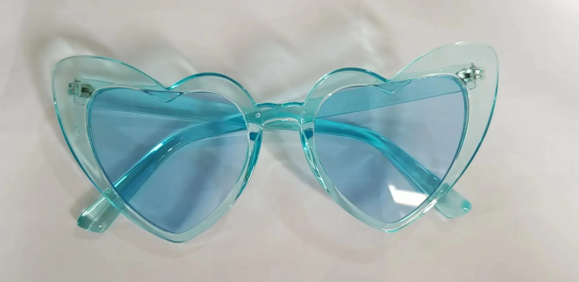 Colorful Pink Heart Love&Roses Sunglasses Women Brand Designer Sun Glasses Female Retro Love Heart Gradient Glasses