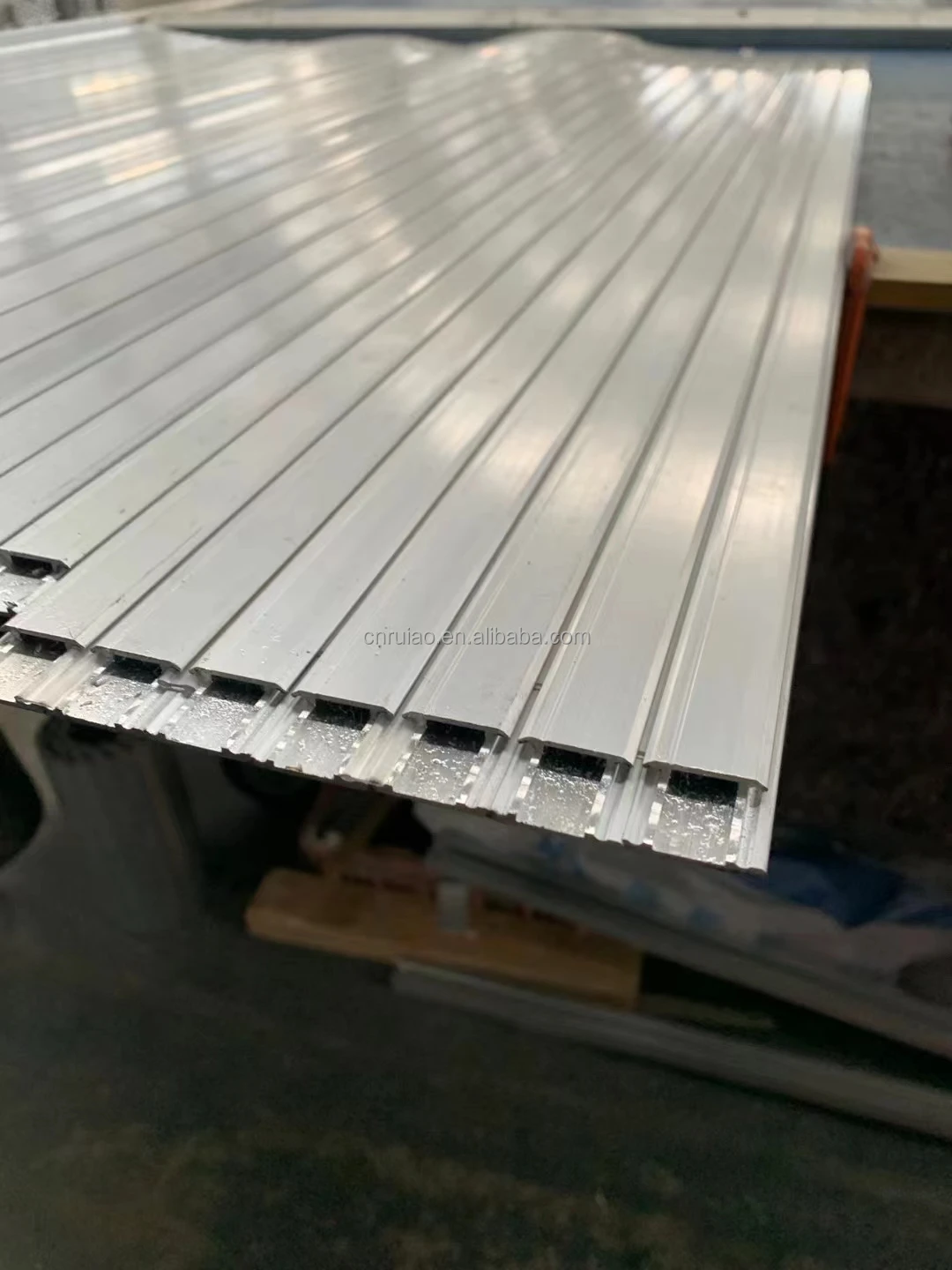 flat aluminium apron cover Aluminum protecting curtain apron cover for cnc machine