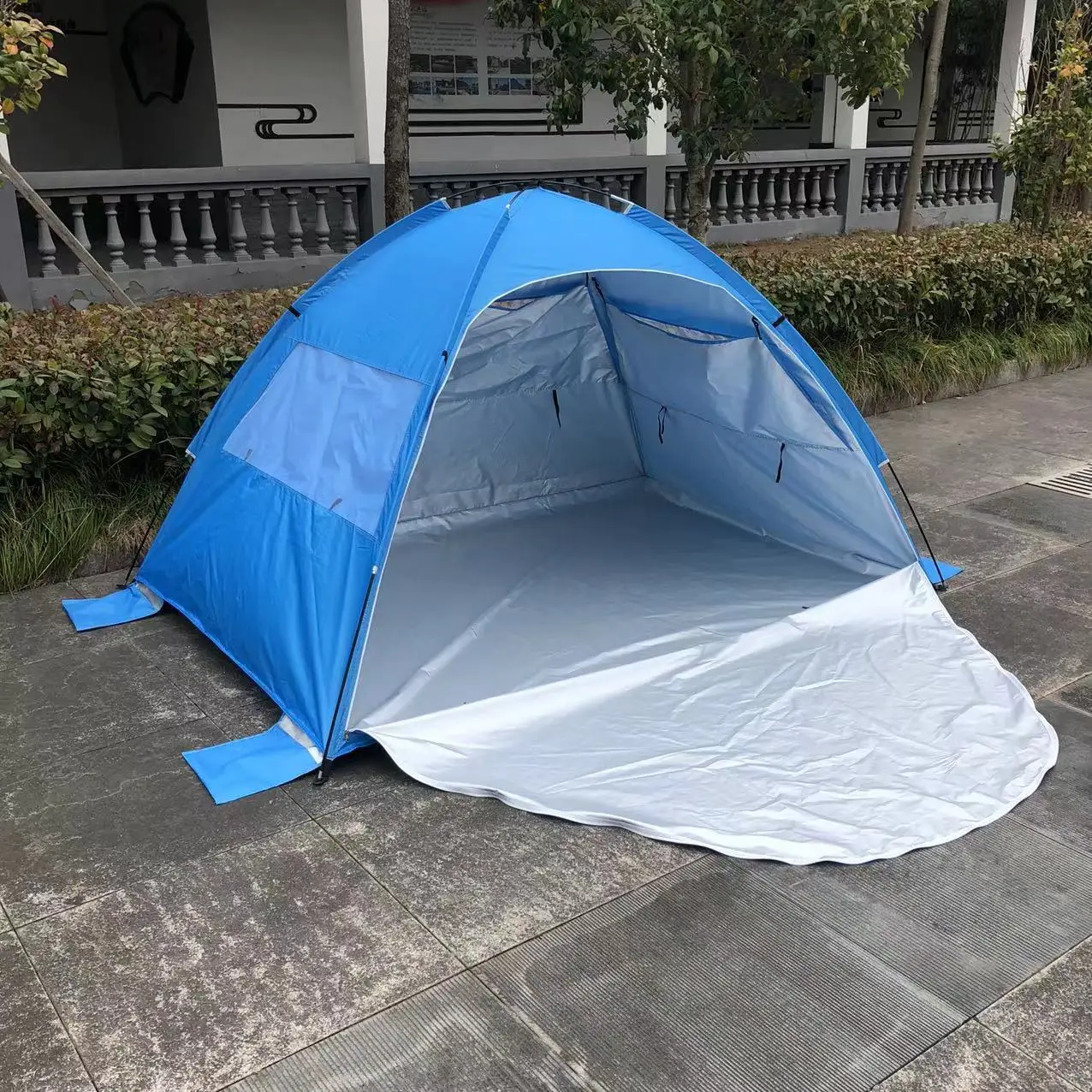 Automatic Pop-up Outdoor Camping Beach Tent with UPF+50 Sun Protection and Easy Setup for Travel and Outdoor Fun