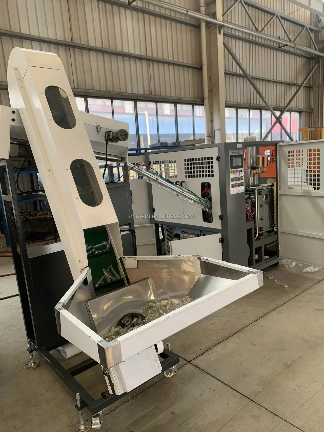 Fully Automatic PET Bottle Making Machine 2 Cavity Beverage Bottle Stretch Blow Moulding Machine with PLC Pump Motor Low Cost