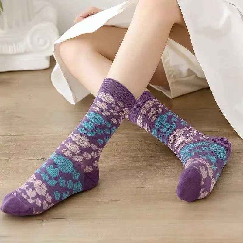 Wholesale Purple cotton mid-tube socks women retro casual crew socks