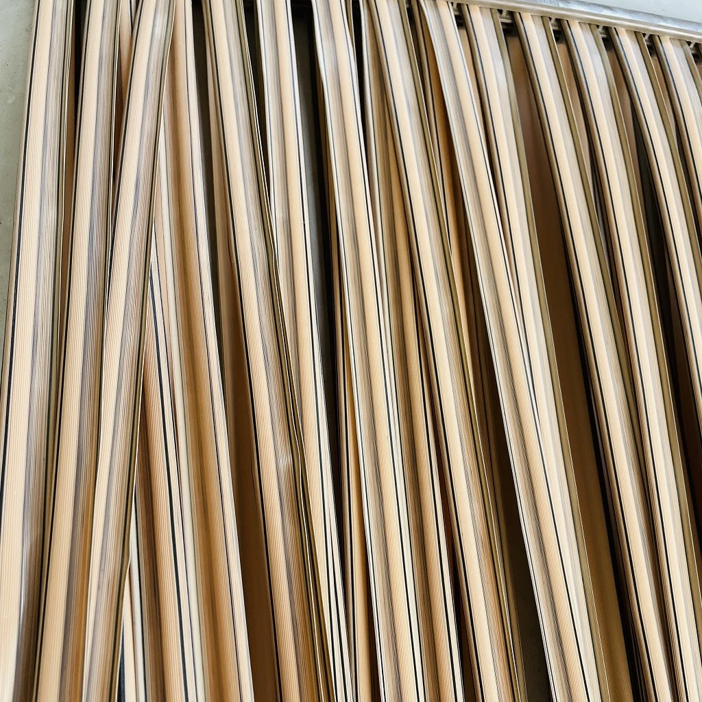 CD-03 Factory Supply Direct Artificial Thatch Roof Synthetic Wide Leaf Thatch Carton CD Bamboo Cladding Traditional 100 PCS