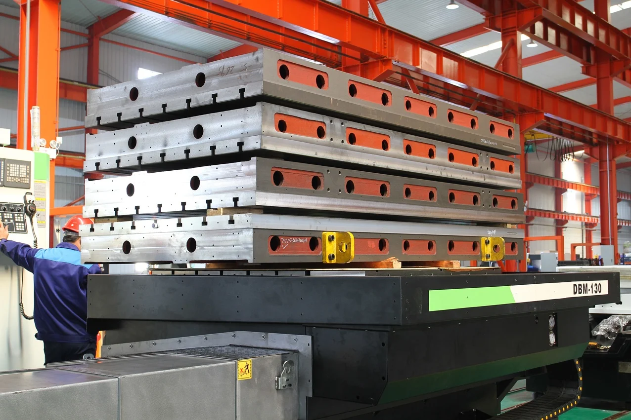 DBM130 5-axis Overloading type cnc horizont bore millIing machine used in petroleum and aviation industry