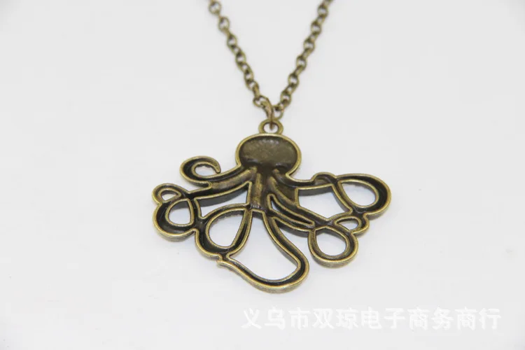 Hot sell alloy Pirates Of The Caribbean Octopus Pendant necklace.