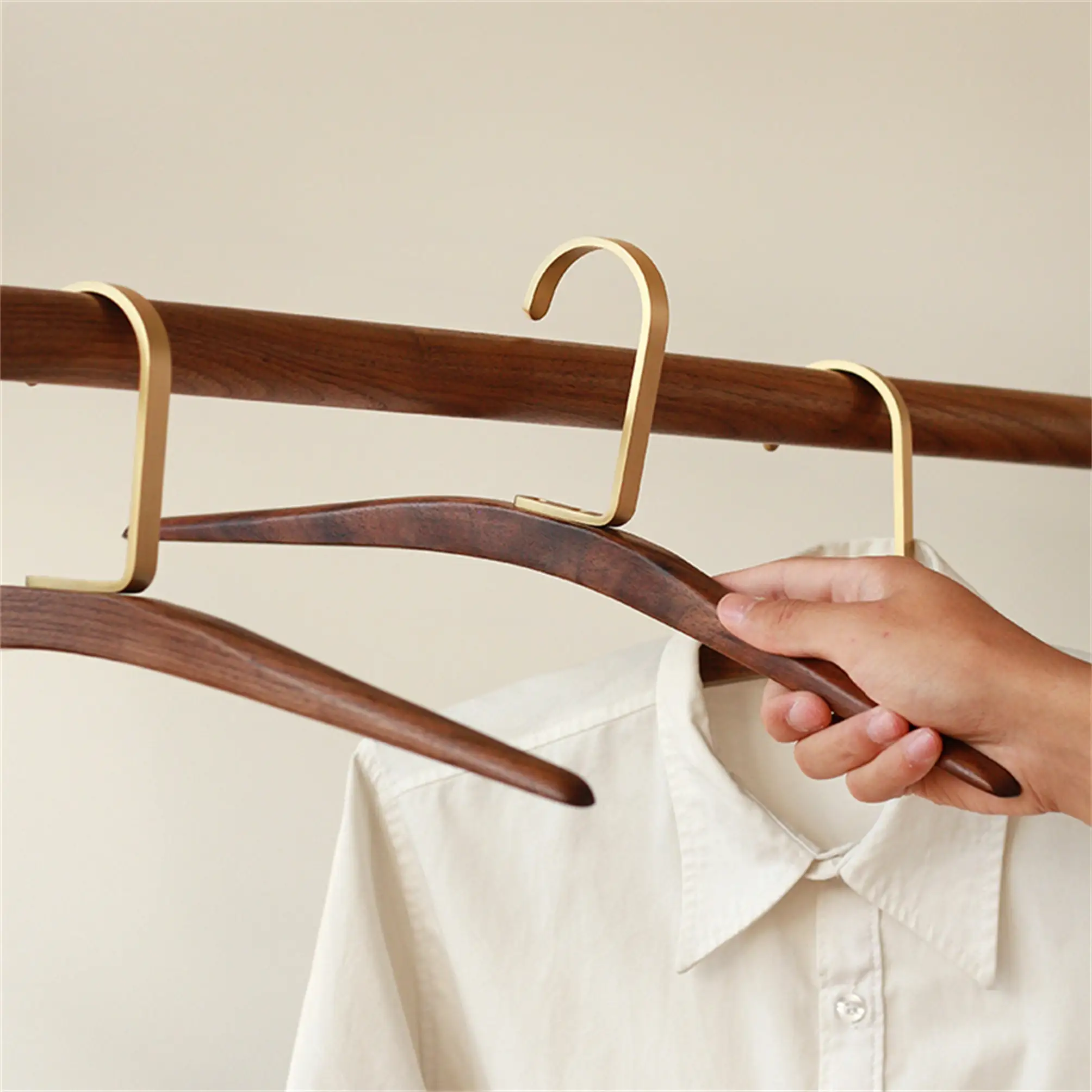 Custom Hot Selling High Quality Black Walnut Shirts hangers customized display rack Wood Hangers with Brass Hangers