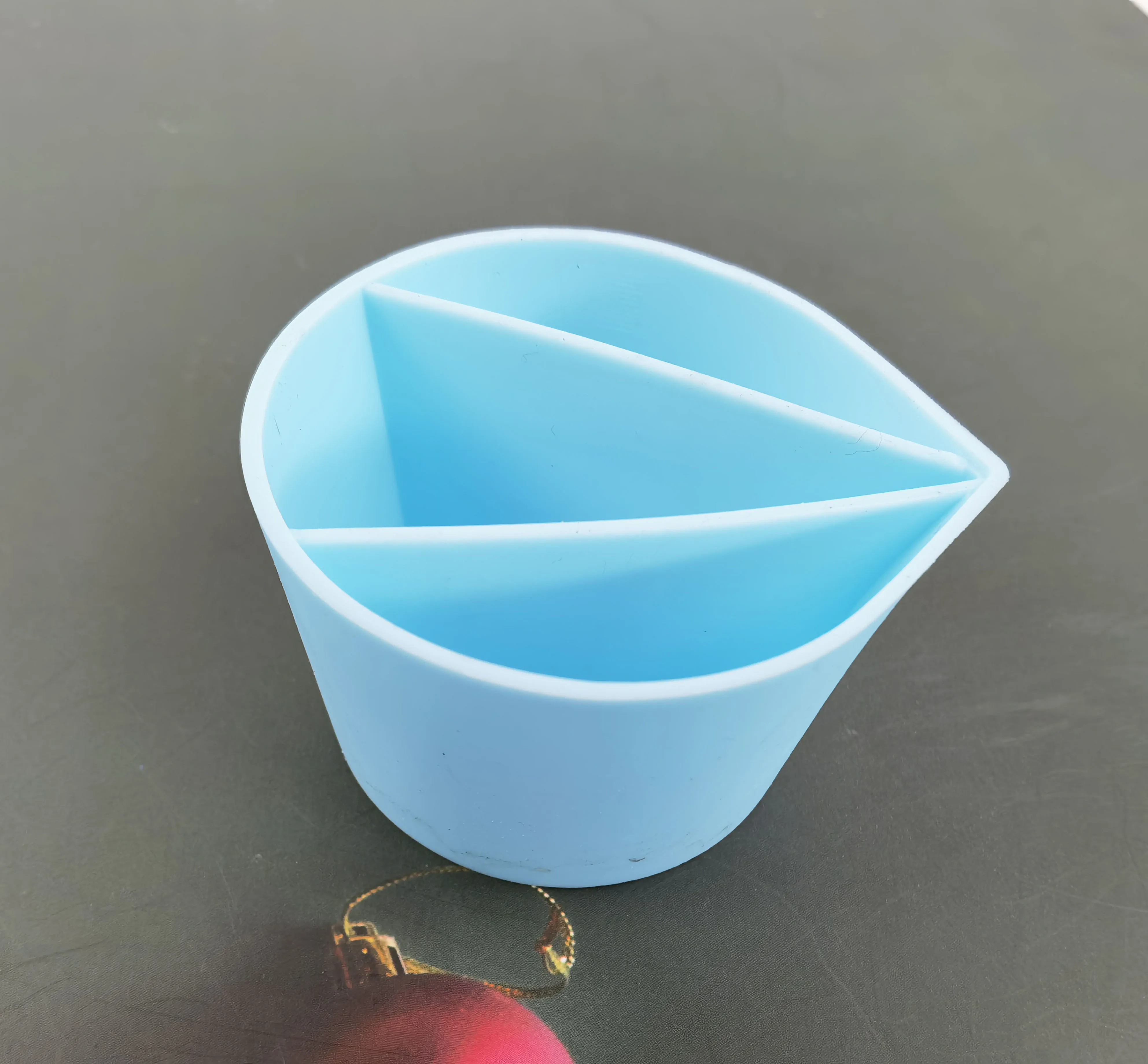 blue color Split Cup for Paint Pouring, Rusable Silicone Split Cup High Quality for Acrylic Paint Resin Pouring DIY Making
