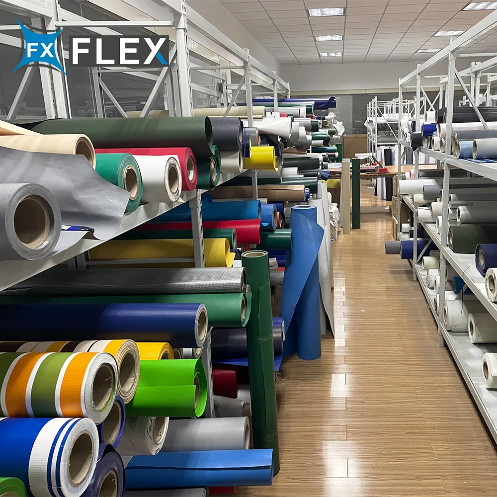 Anti-UV Outdoor 1000*1000D 18*18 PVC Canvas Tarpaulin Fabric Wholesale 700Gsm Glossy Polyvinyl Chloride Tarpaulin Structure