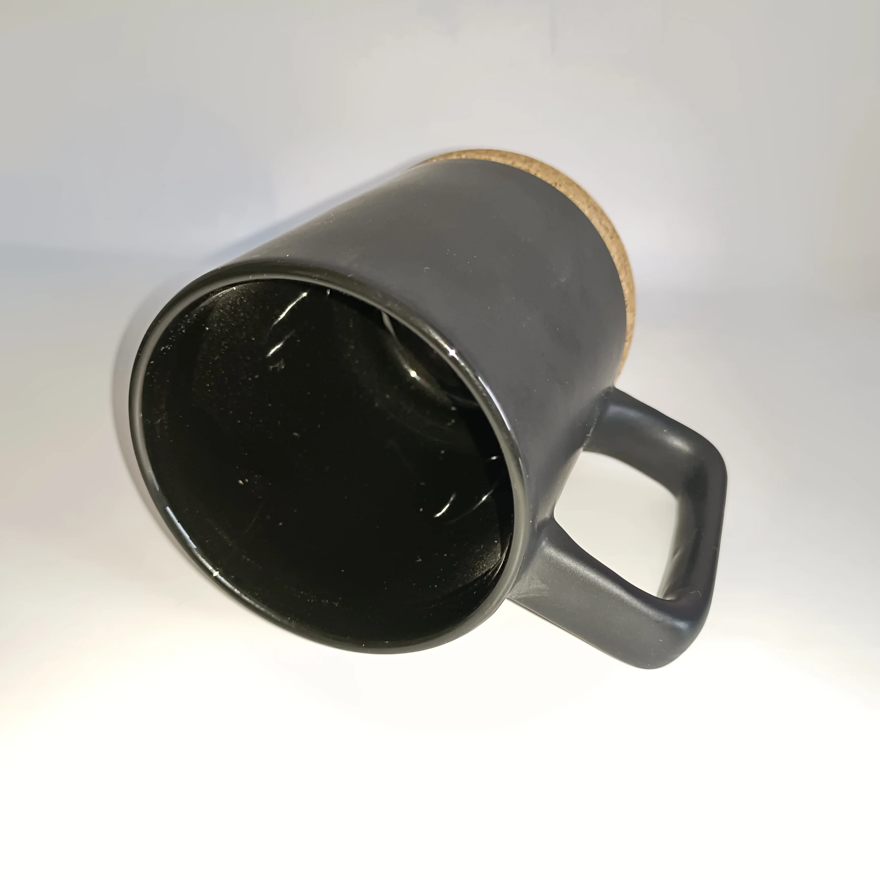 Eco-friendly outer matte glaze  inside shiny glaze finished ceramic coffee mug  with handle and cork bottoms