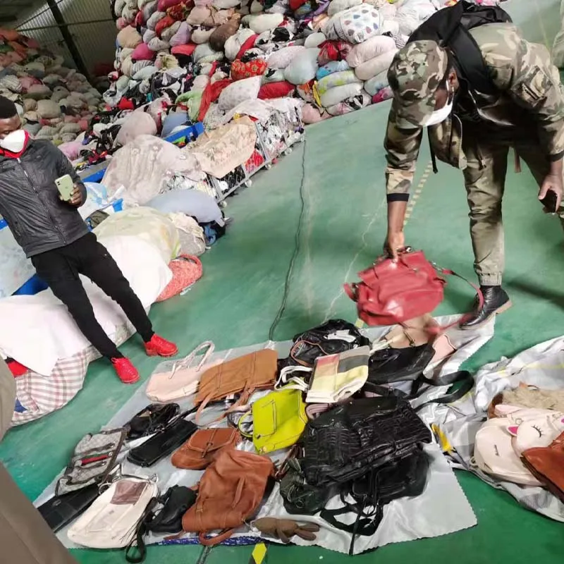 Sell in bulk used mixed ladies and men bags wholesale mix design bags